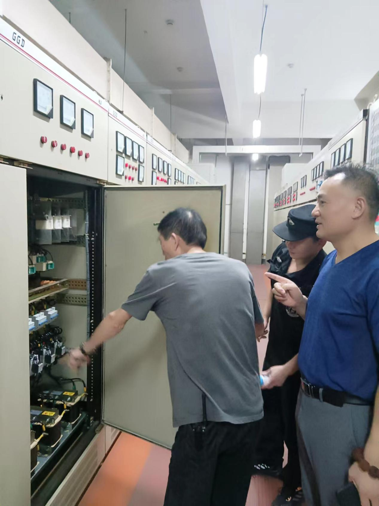 当好商城清静“守夜人”！钱江商城开展清静夜查行动