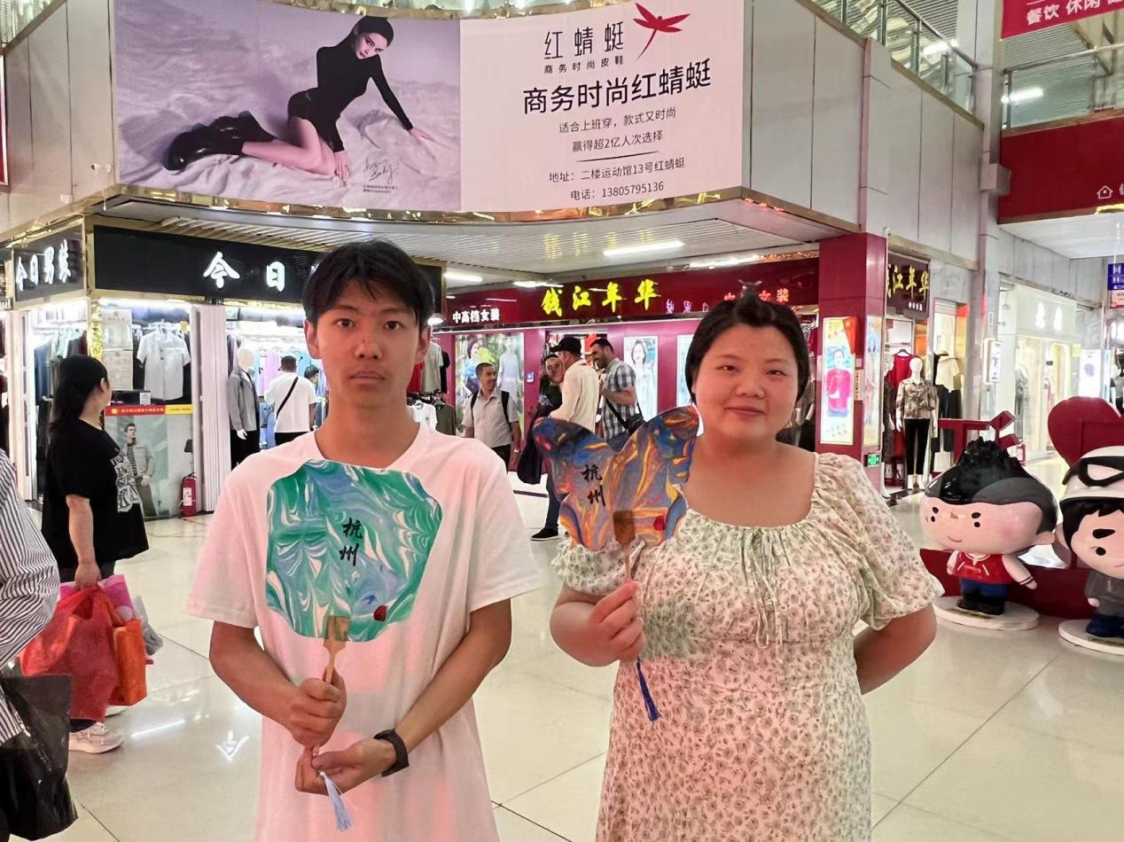 重拾蒲扇纳凉回忆，，，，，一把非遗漆扇迎仲夏