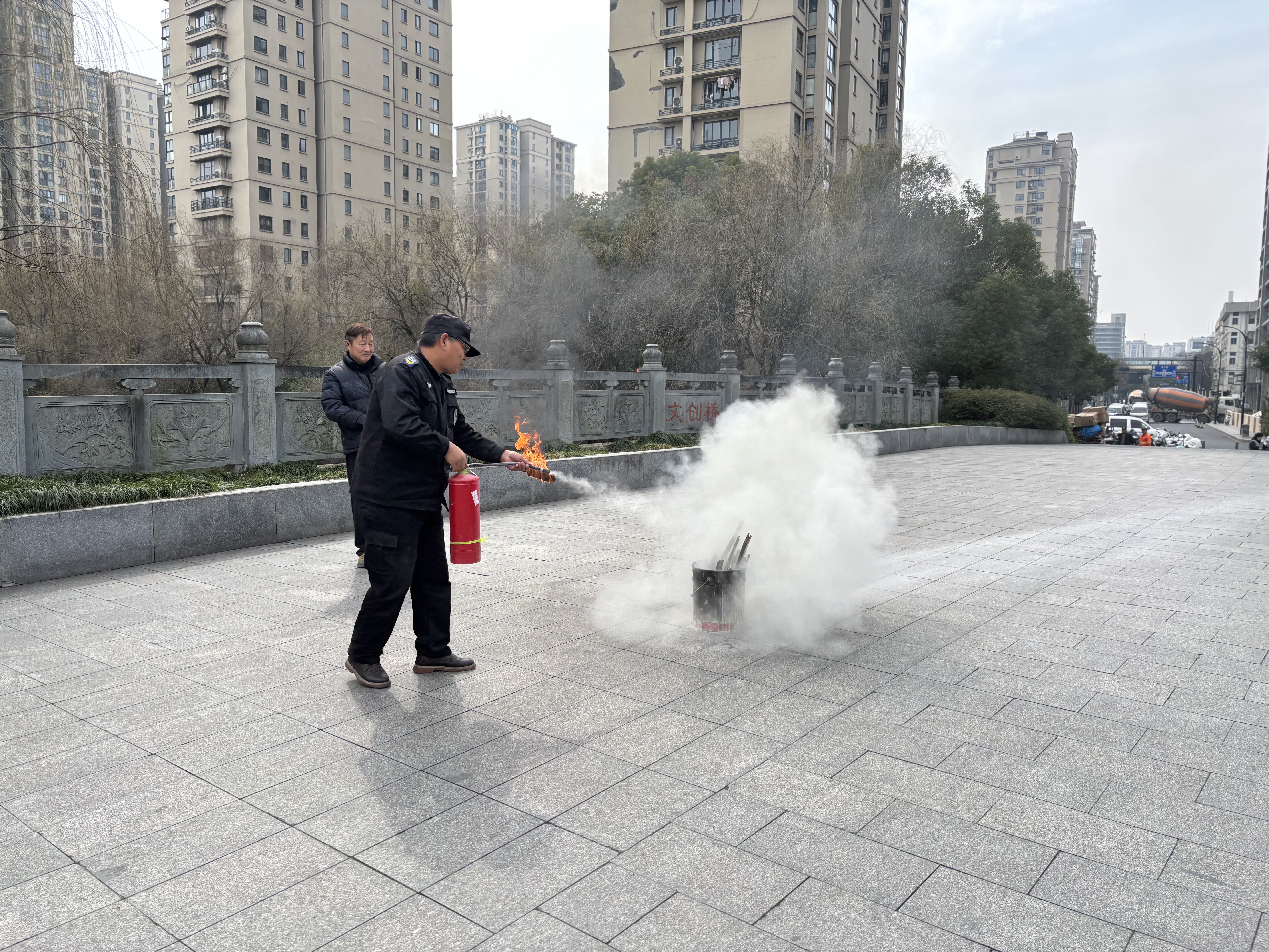 开展消防演练，，，，，共筑清静园区