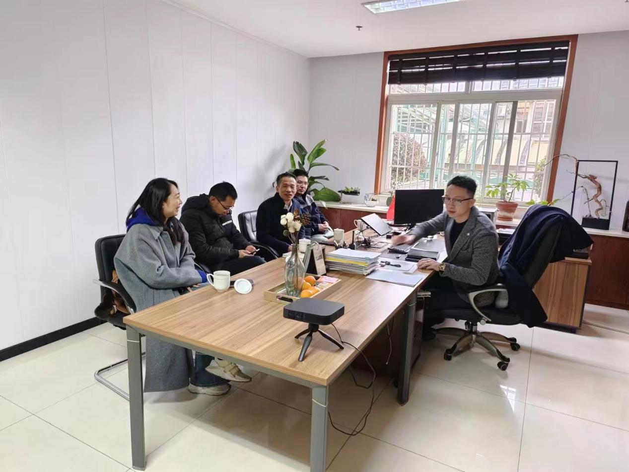 拱墅区工商联向导一行走访钱江商城