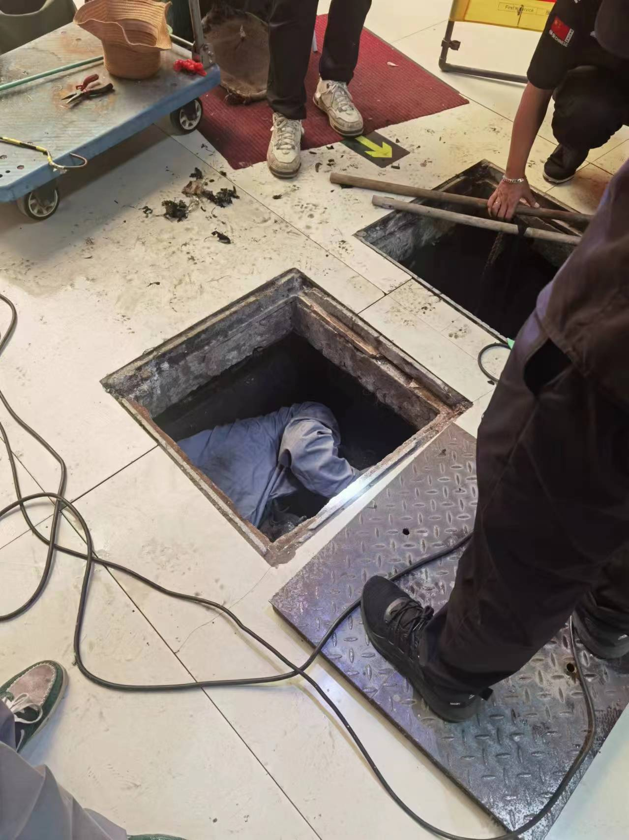 做好隐患排查，，，，，，，极端天气保清静