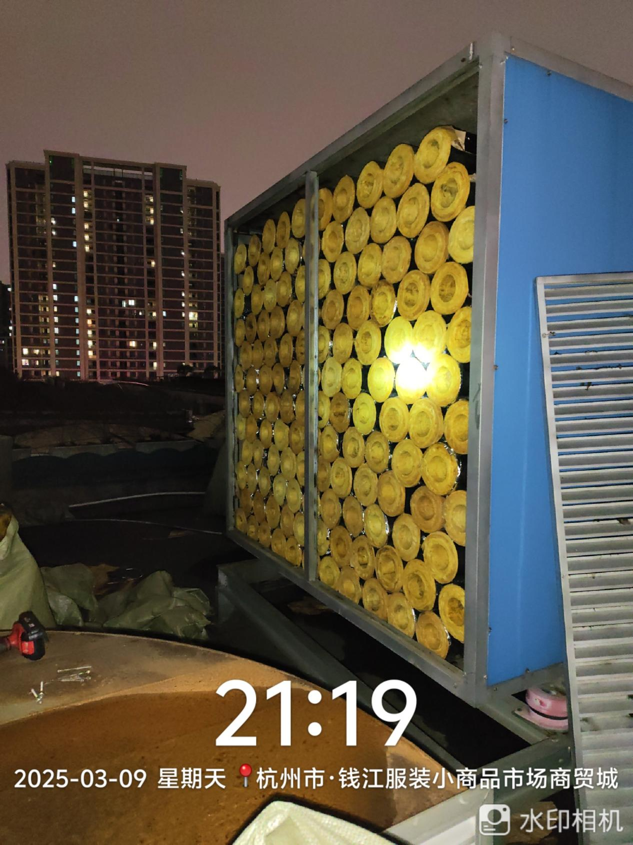 ?深夜作业 包管美食广场“肺”活力