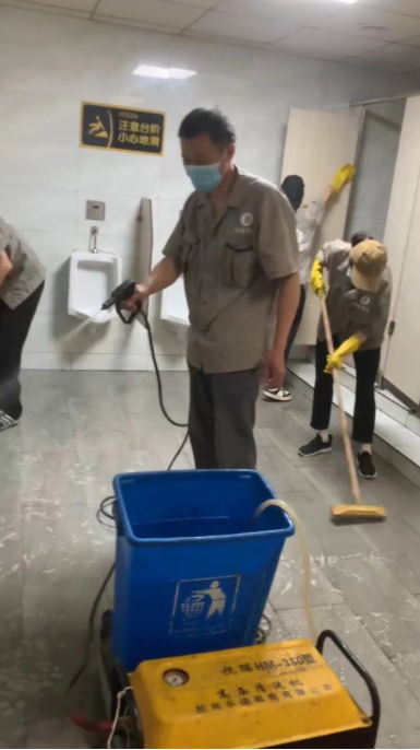 钱江商城开展全域洗手间大扫除运动