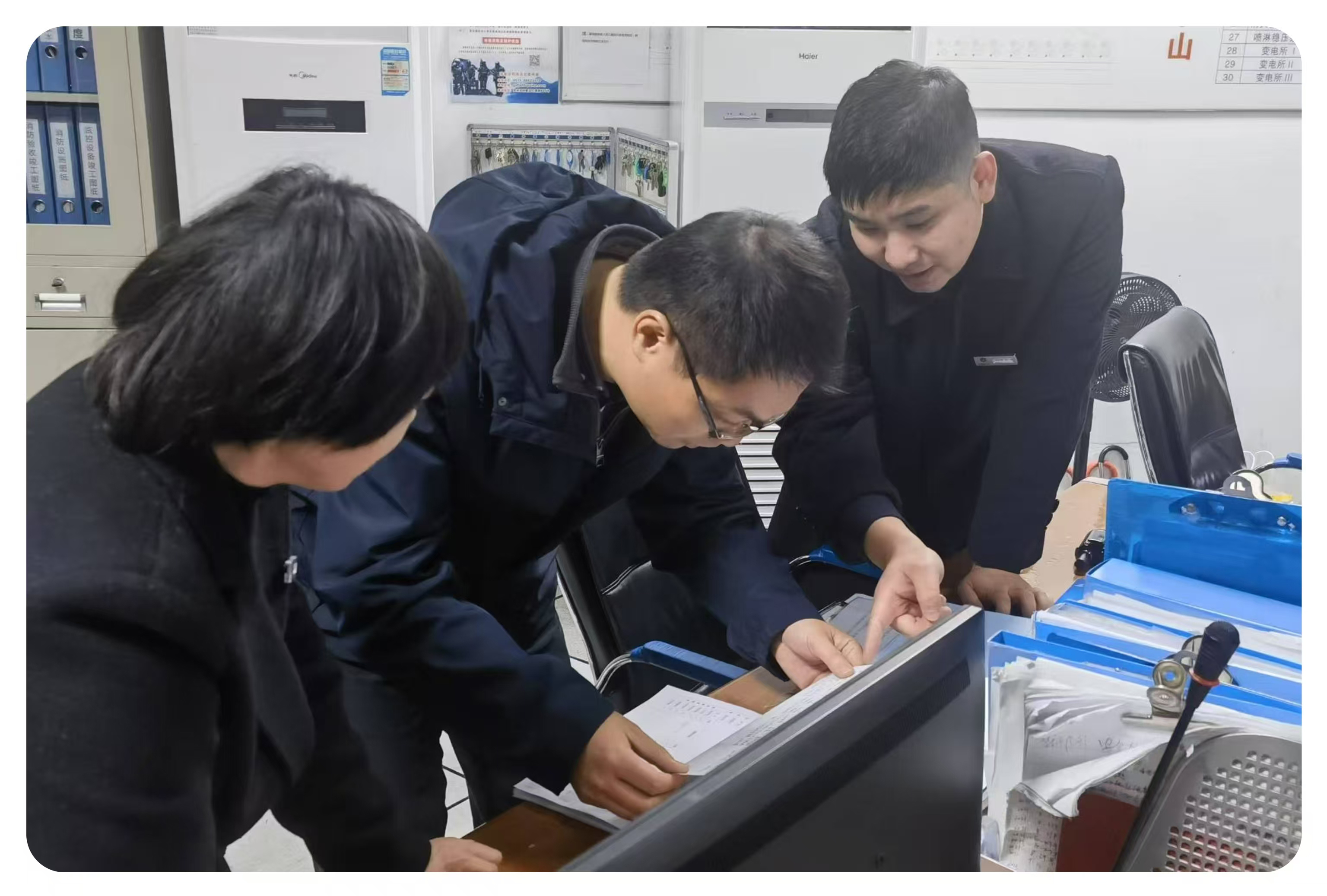 区商务局项坤副局长莅临水晶城开展春节前清静检查