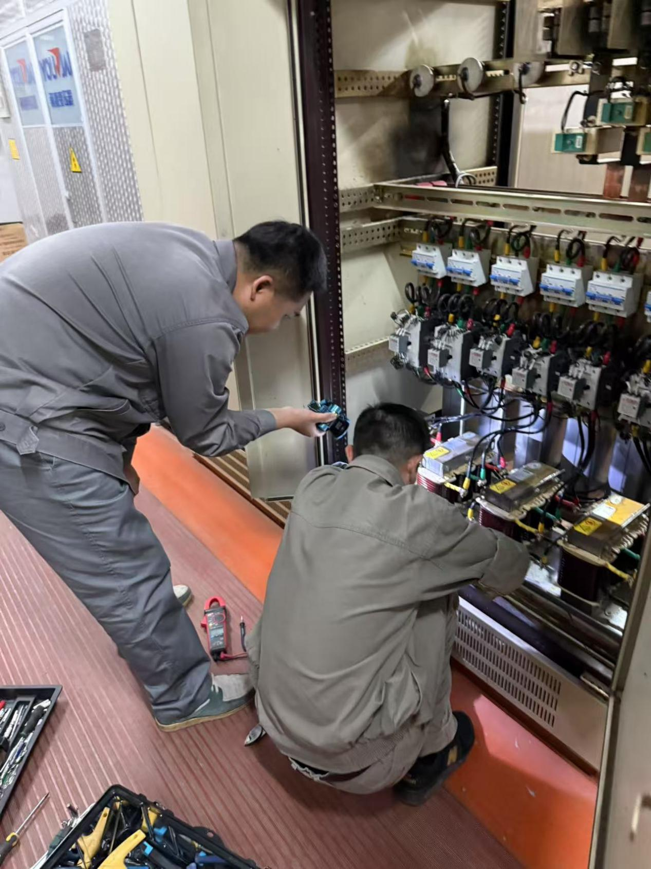 钱江商城开展高配间用电清静专项检查事情