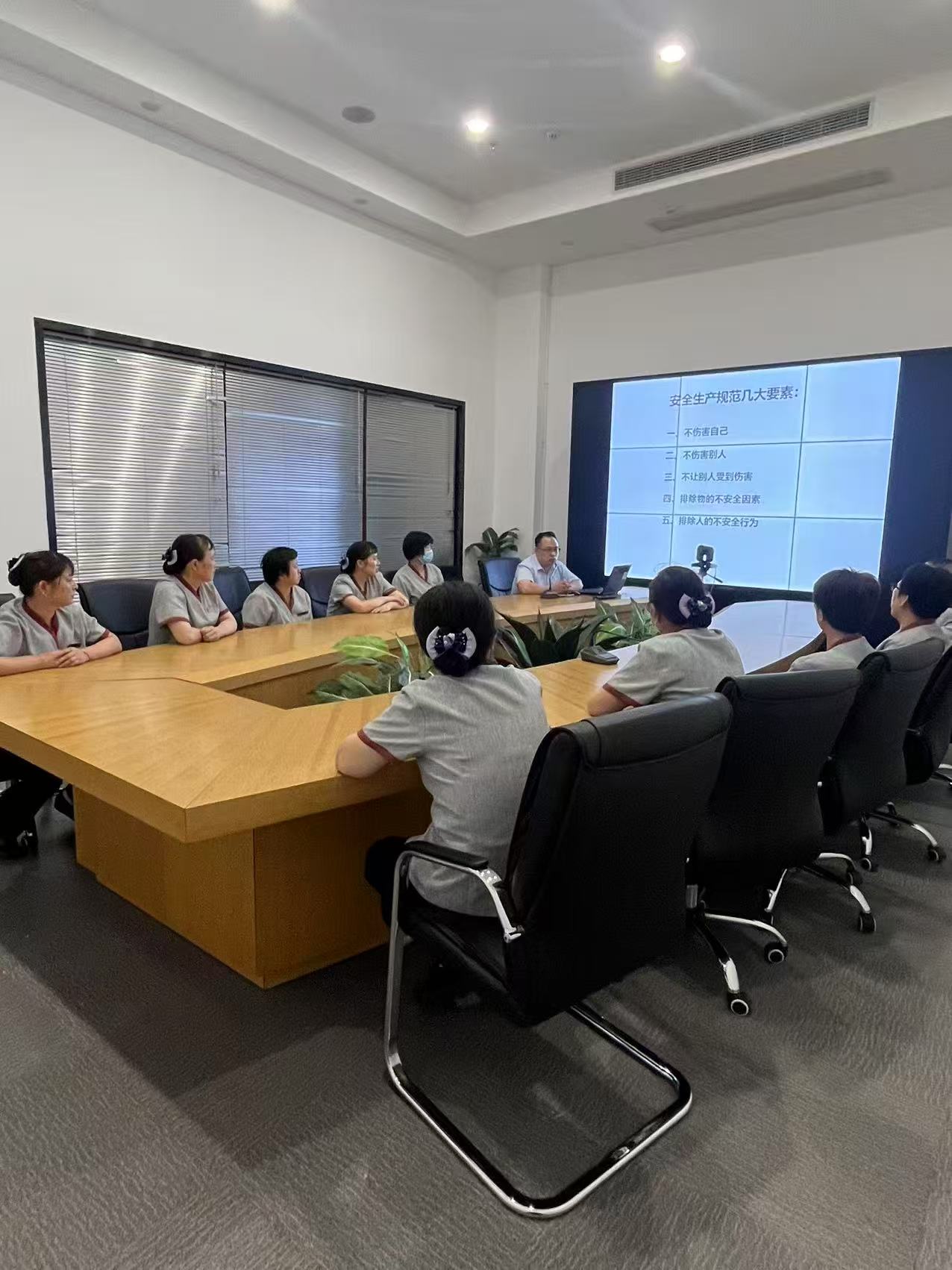 人人讲清静，，，，，，，个个会应急——利记官网平台入口文创集团扎实开展“清静生产月”系列运动