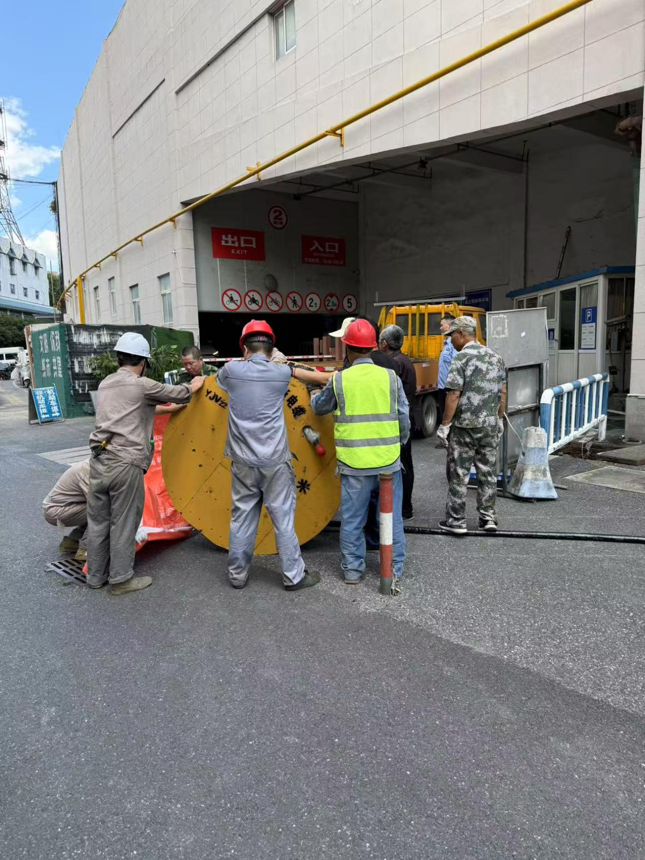 钱江商城物业紧迫增容线缆破解夏日电压难题