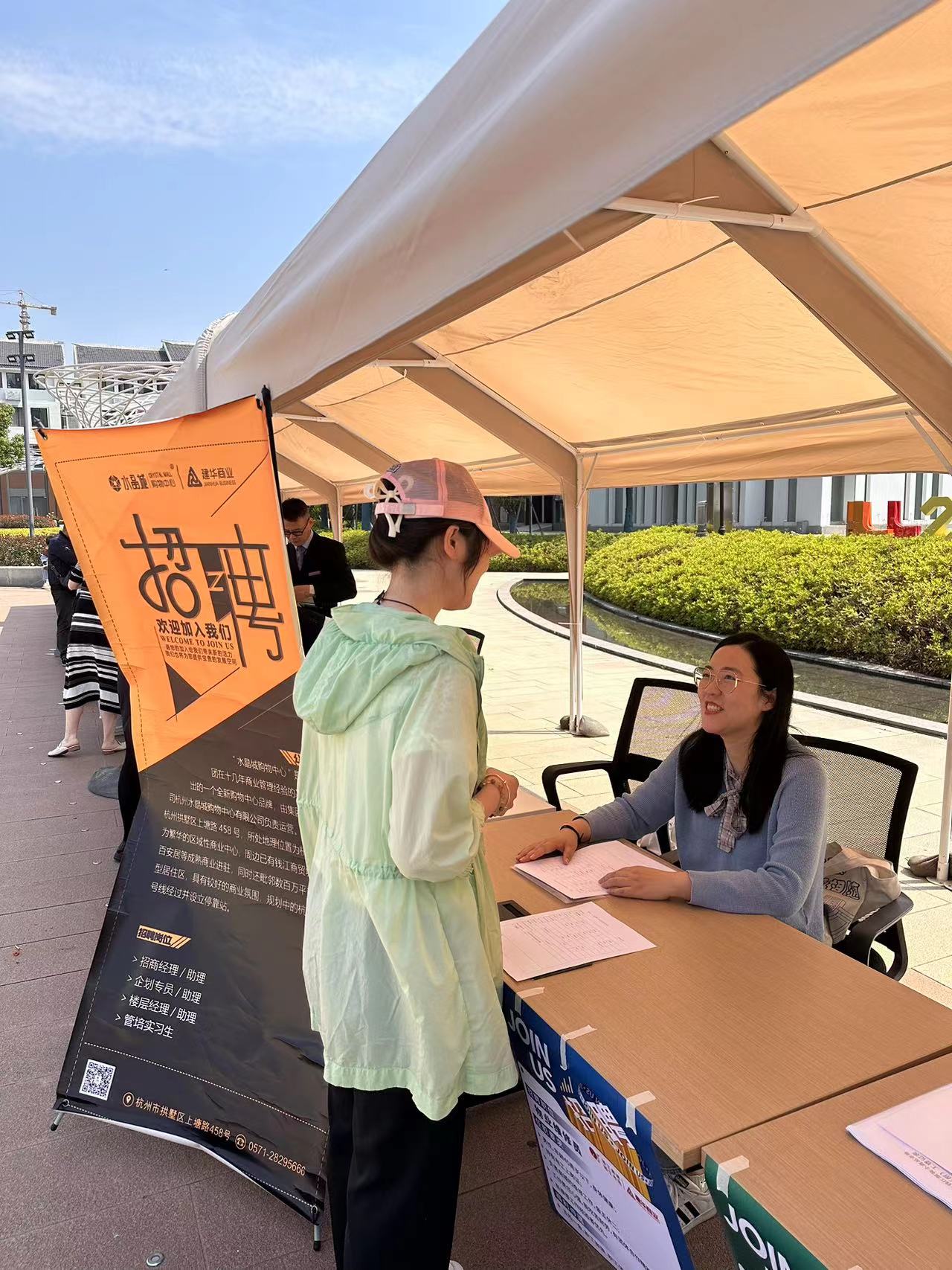 水晶城起劲加入“春暖上塘，，，，，，职等你来”招聘会