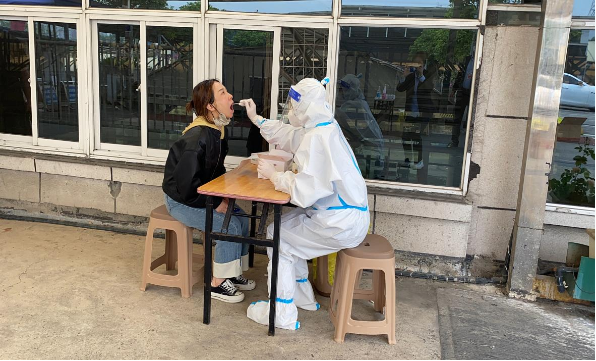 钱江商城就可做核酸检测 便民服务点让谋划户省时省事