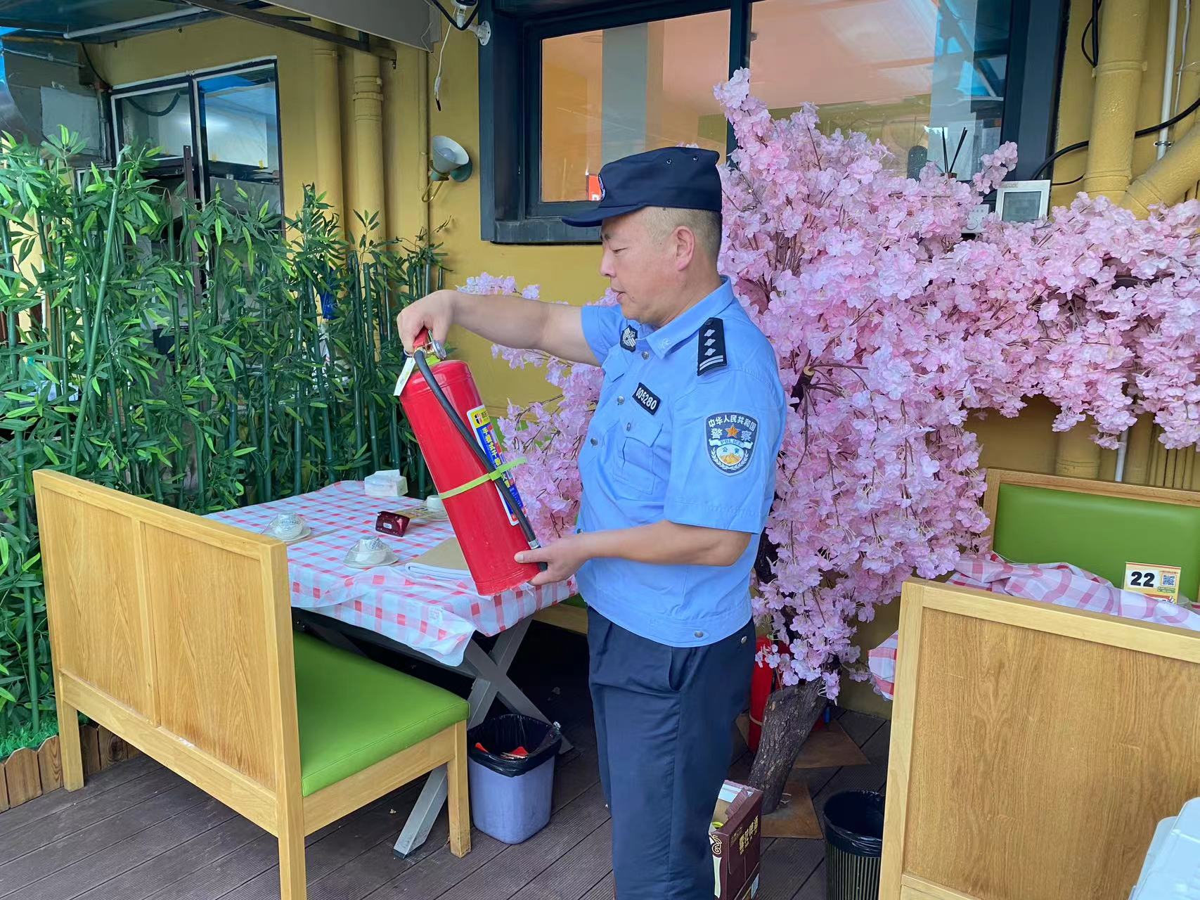 庐阳分局杏林派出所对庐阳利记官网平台入口文创园餐饮企业开展消防清静检查