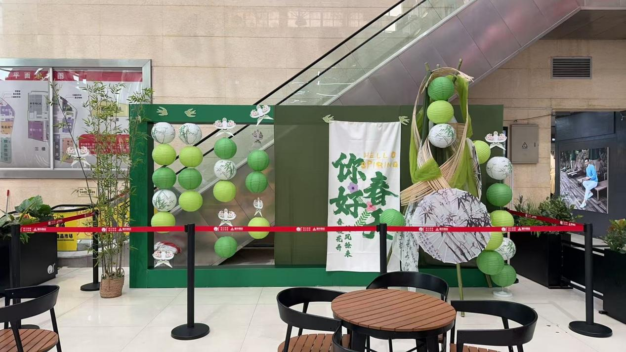 钱江商城焕新颜，，，，，春日美陈显活力