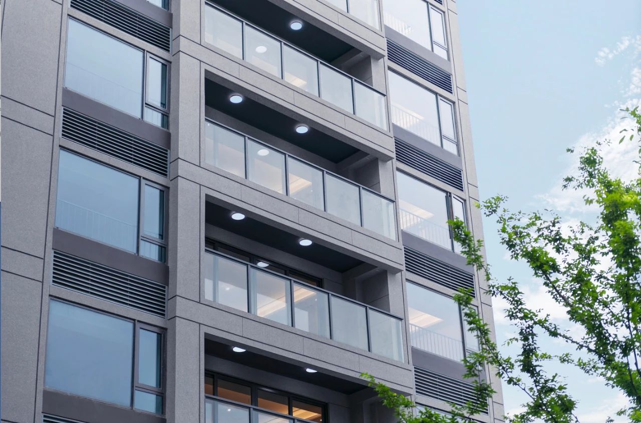 集团与远洋集团团结开发的第一个楼盘准时交付