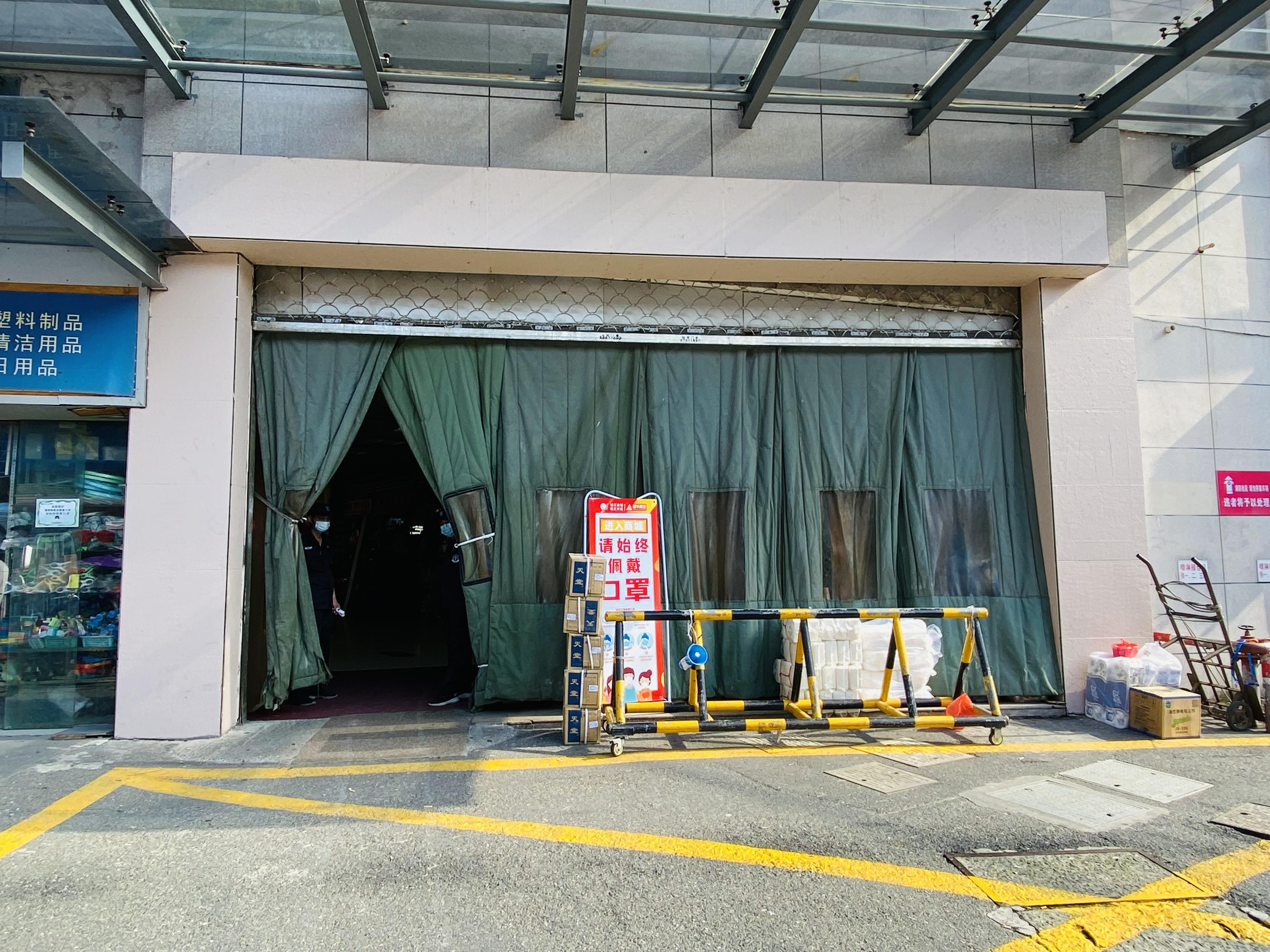 钱江商城举行门头粉刷事情