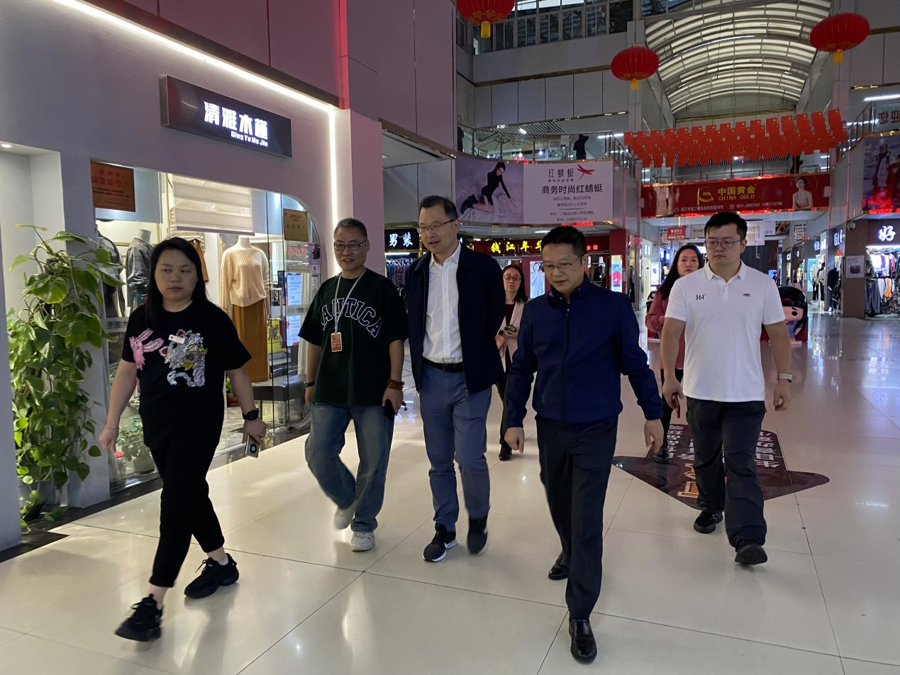 让“无碍”更有爱—— 区文广旅体局向导走访钱江商城