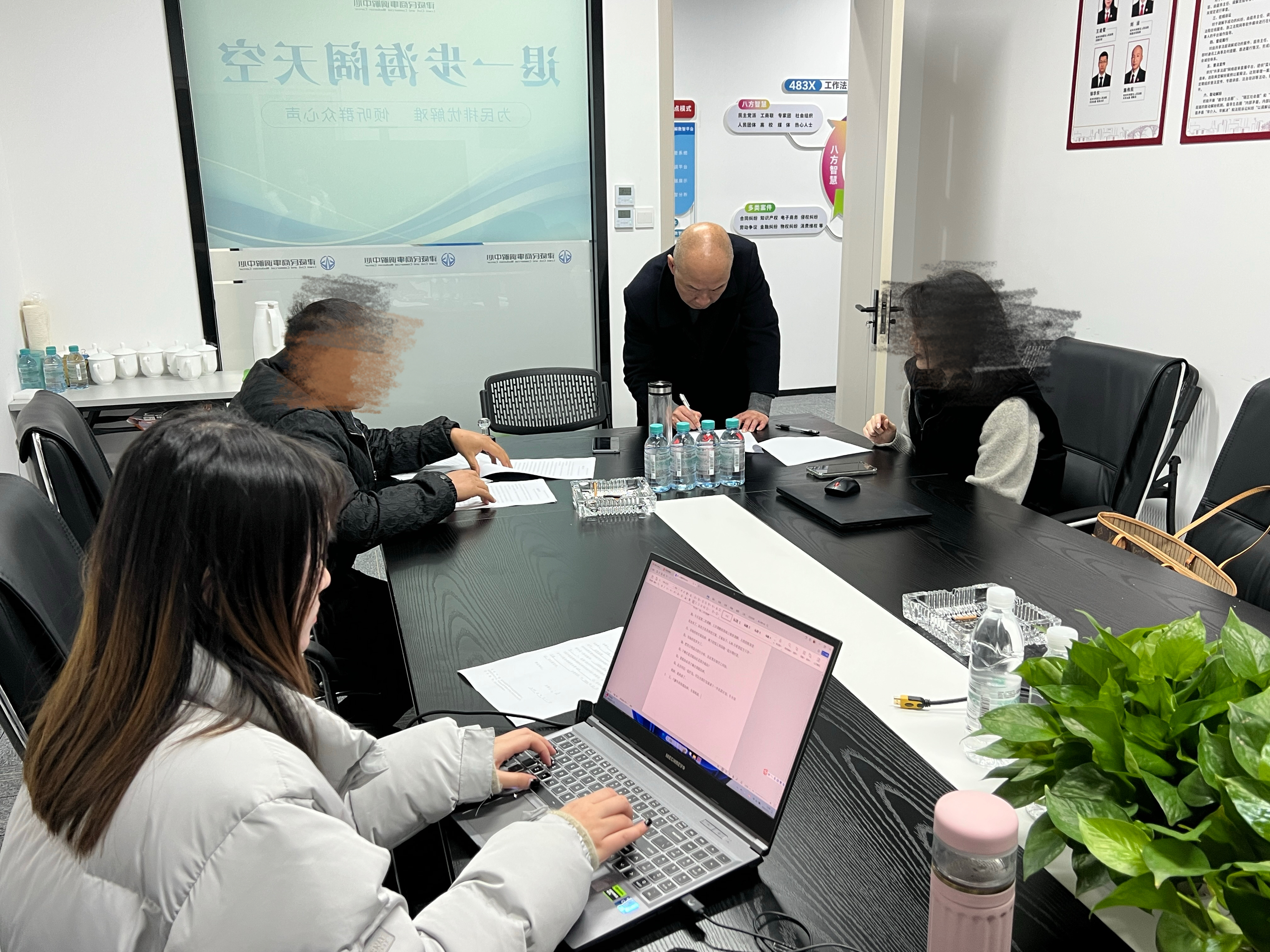 佳节将至不懈。。。。。。。。，，，，，高效解纷迎新春