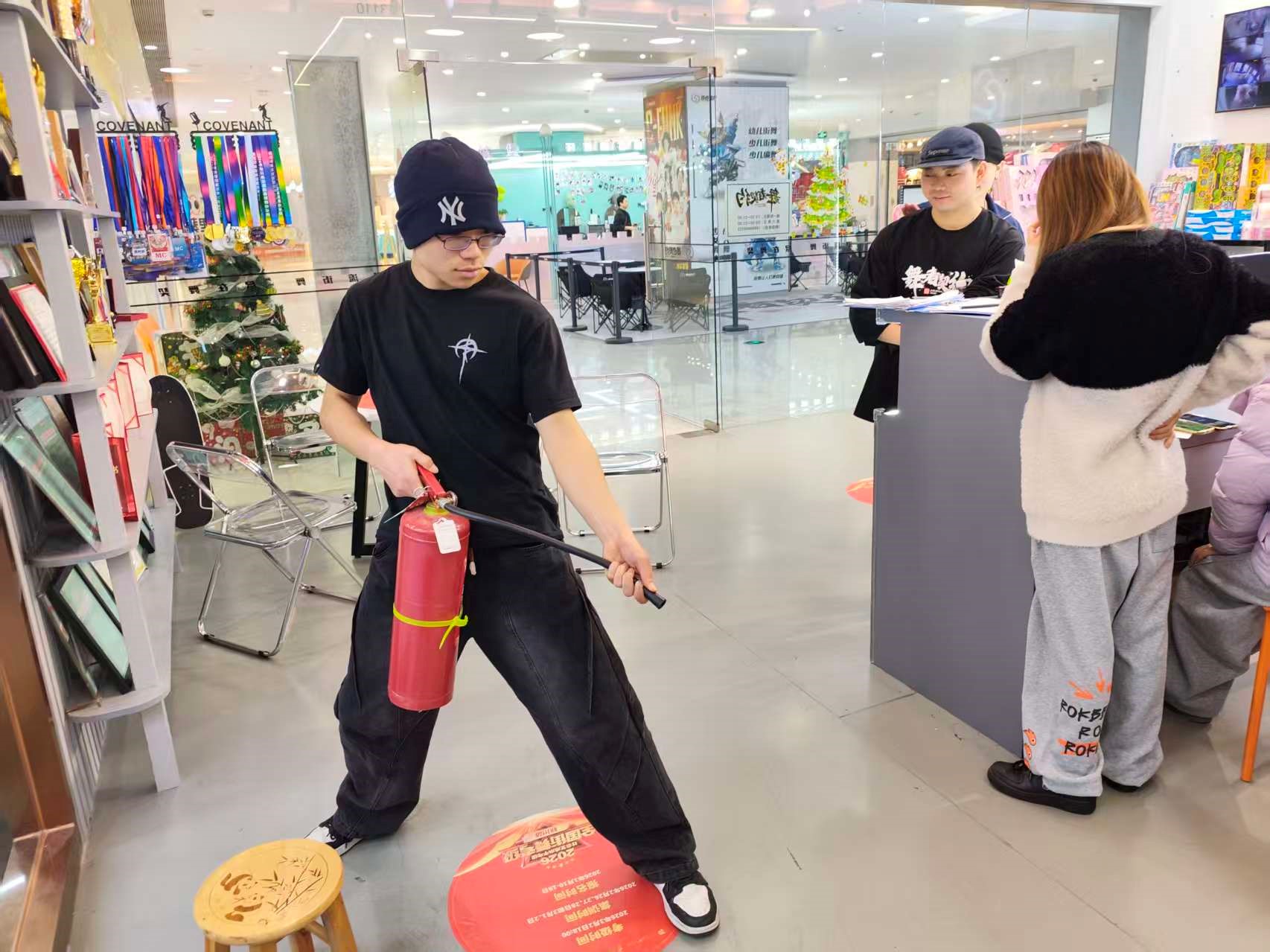 水晶城开展消防手艺培训，，，，，筑牢清静防护网