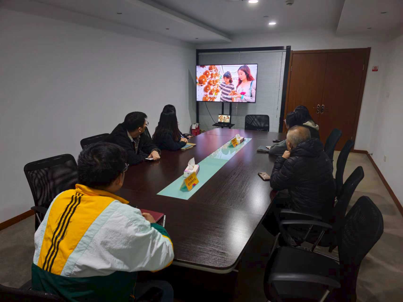 水晶城党支部开展12月党员牢靠运动