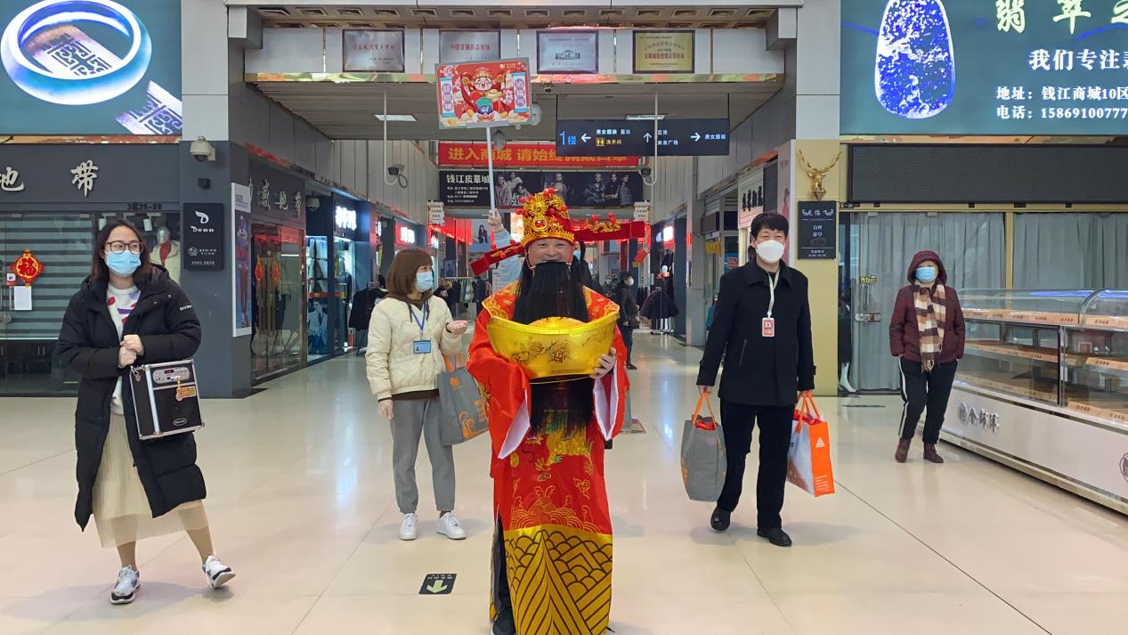 元宵节“领福袋，，，，，，沾财气”