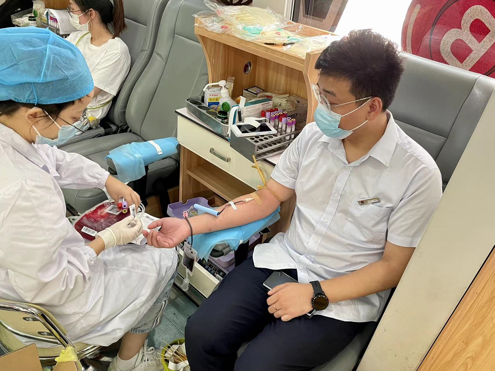 水晶城加入街道无偿献血运动