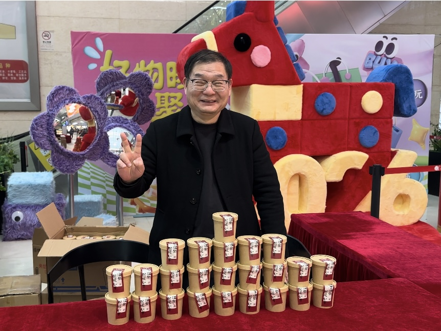 腊八喝暖粥，，，，，，，来年好彩头 ——钱江商城免费派送腊八粥