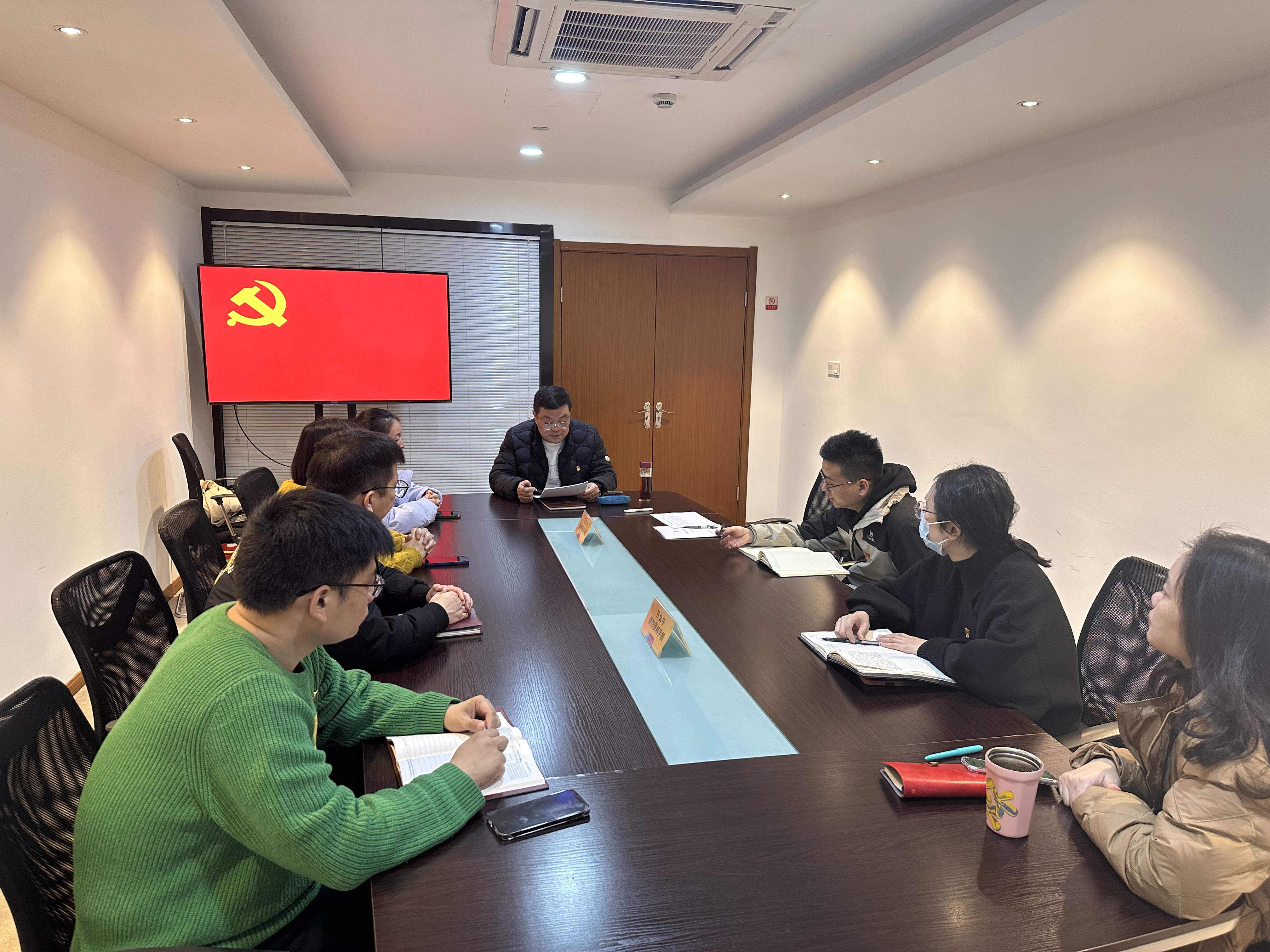 水晶城党支部开展1月党员牢靠运动