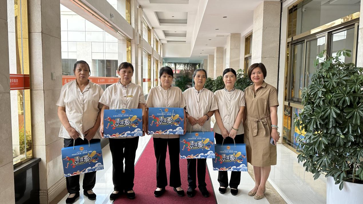 致敬高温下的坚守——集团工会开展高温慰问运动