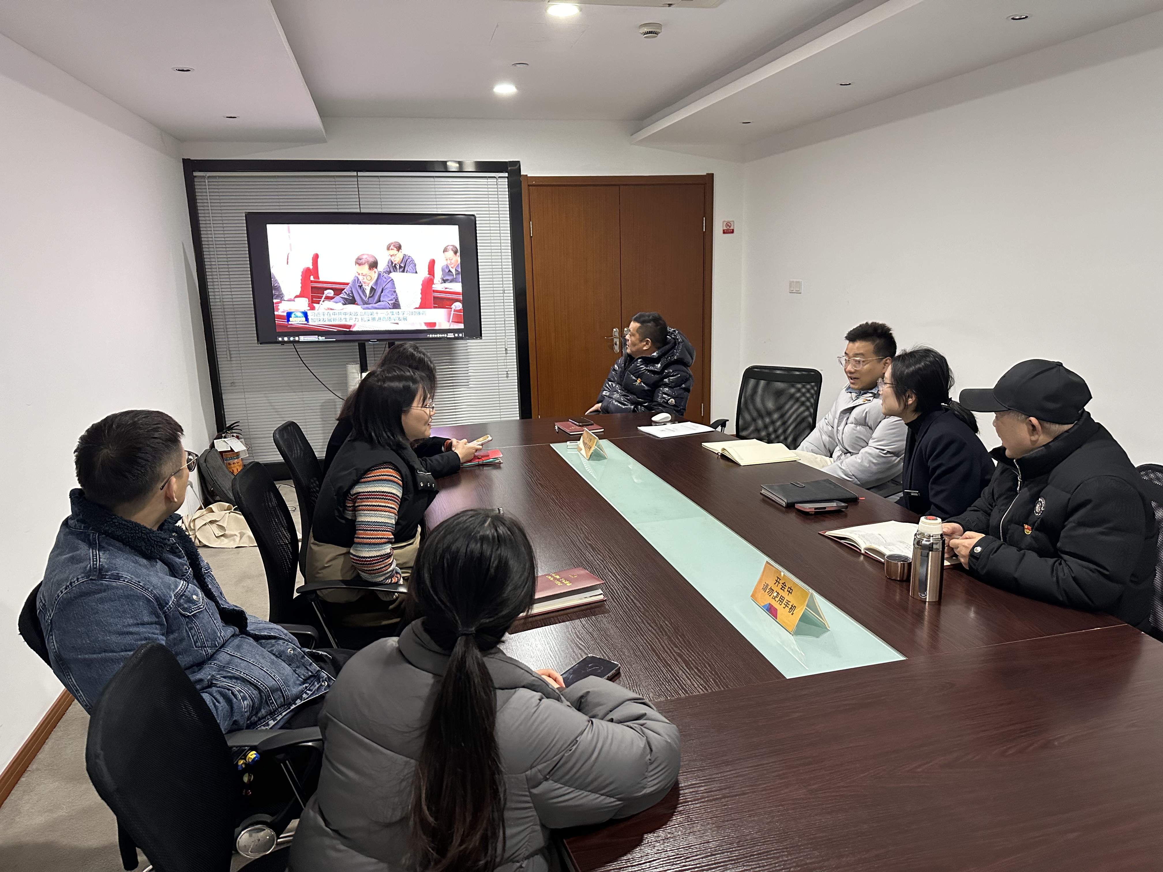 水晶城党支部开展2月党员牢靠运动