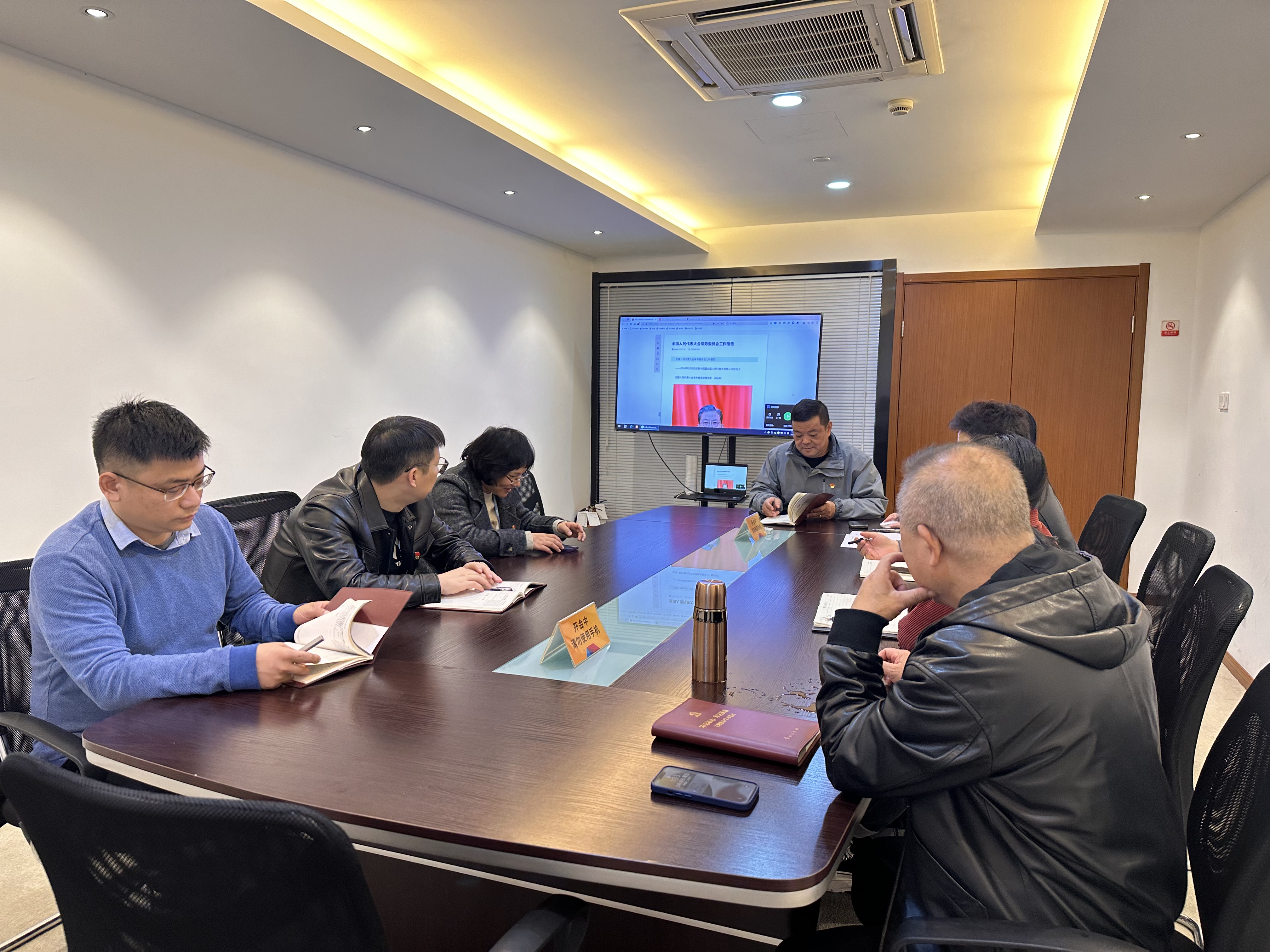 水晶城党支部开展3月党员牢靠运动