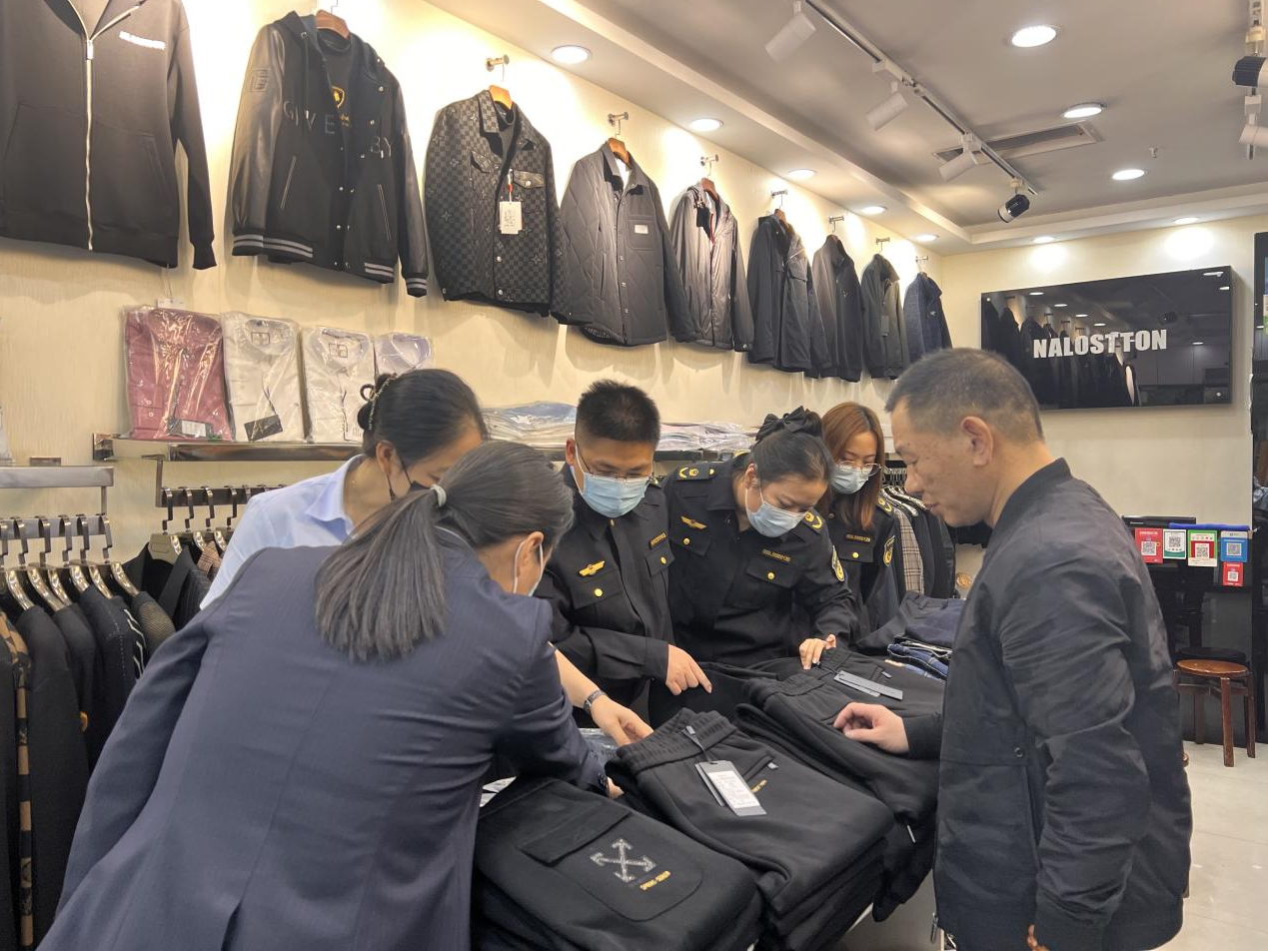 拱墅区市场监视管理局走访钱江商城开展 知识产权保；；；；ぷㄏ罴觳樾卸