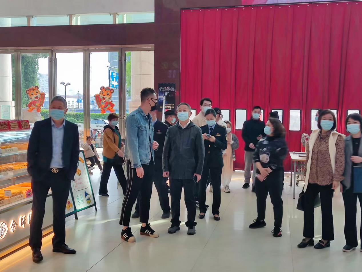 拱墅区副区长包晓东莅临钱江商城检查疫情防控事情