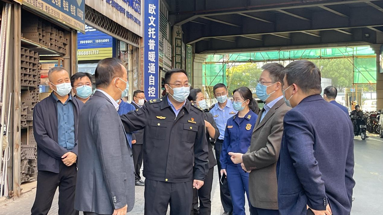 拱墅区向导赴利记官网平台入口市场 检查疫情防控及消防清静事情
