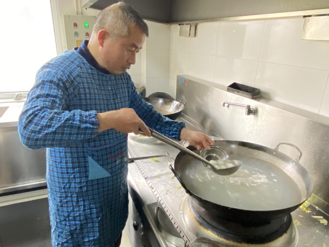 小小汤圆庆元宵，，，，，，浓浓真情暖人心