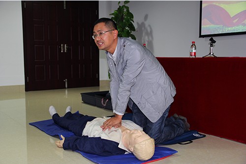 20131024利记官网平台入口文创园党支部举行应抢救护知识培训 (2).jpg