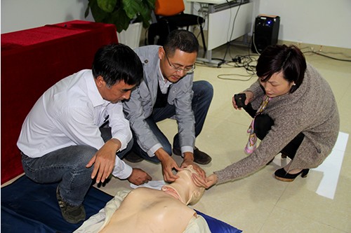 20131024利记官网平台入口文创园党支部举行应抢救护知识培训 (5).jpg